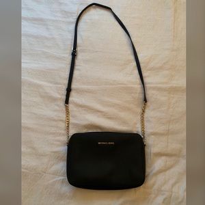 Michael kors crossbody purse.